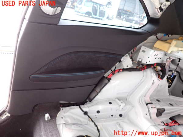 2UPJ-9229477675]BMW M2 クーペ(1H30)右リアピラートリム 中古_4