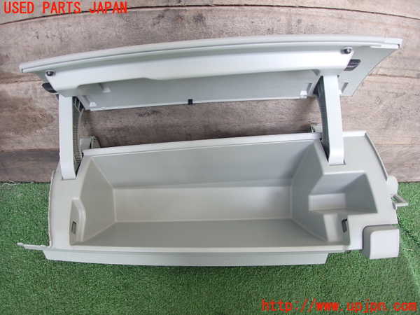 2UPJ-9229487516]プリウス(ZVW30)グローブボックス1 中古_2