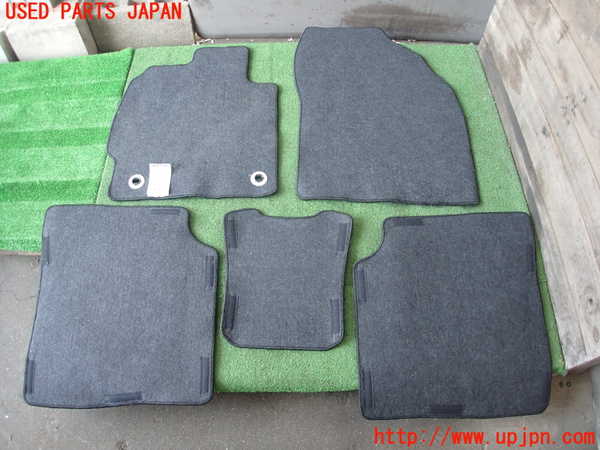 2UPJ-9229487800]プリウス(ZVW30)フロアマット 中古_4