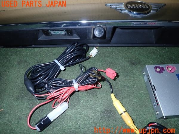 3UPJ=9229550552]BMW ミニ(MINI)ワン(XU15M F55)社外 バックカメラ a/tack AT-VEM518P インターフェース・パネル付き 中古_3