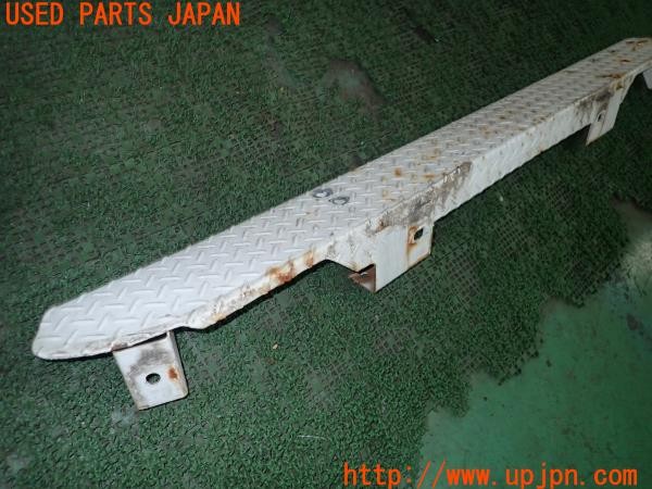 3UPJ=9229560057]三菱 ジープ(J37)純正? リアステップ バンパー 中古_2