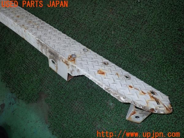 3UPJ=9229560057]三菱 ジープ(J37)純正? リアステップ バンパー 中古_3