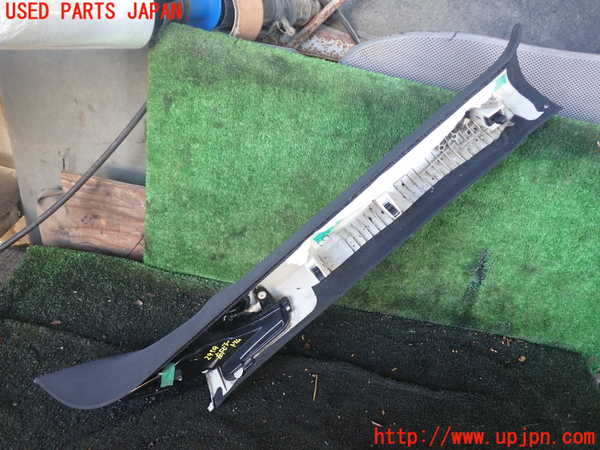 1UPJ-9229597660]CX-8(KG2P)左フロントピラートリム 中古_2