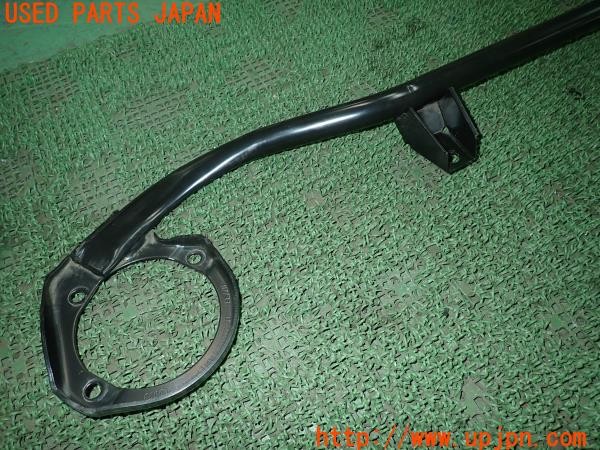 3UPJ=9229600705]アウディ TT クーペ(8NBHEF)後期 純正 8N0805629B フロントタワーバー 中古_4