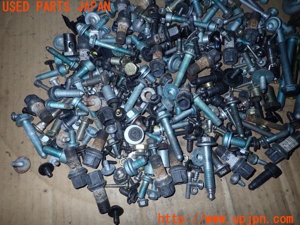 3UPJ=9229600720]アウディ TT クーペ(8NBHEF)後期 ネジ・ナット・ステー類 セット ジャンク_3