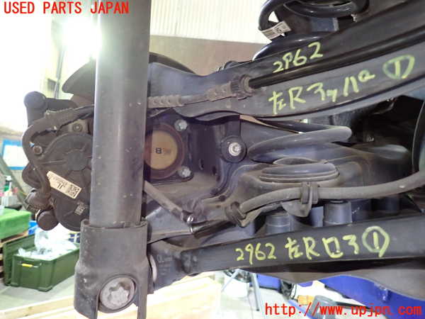 1UPJ-9229624305]BMW 218d グランツアラー(2E20 F46)左リアナックルハブ 中古_2