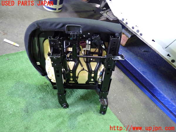 1UPJ-9229627145]BMW 218d グランツアラー(2E20 F46)右2列目シート 中古_5