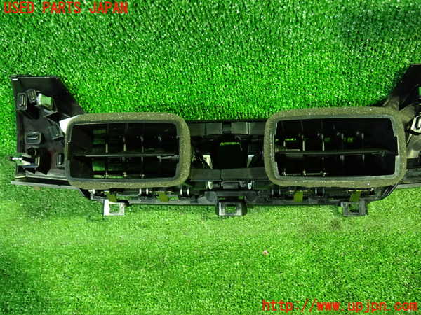 1UPJ-9229627528]BMW 218d グランツアラー(2E20 F46)エアコン吹き出し口3 (真中)  中古_4