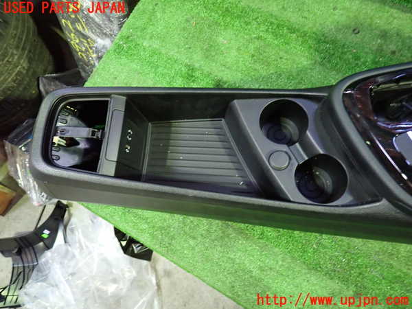 1UPJ-9229627540]BMW 218d グランツアラー(2E20 F46)センターコンソール 中古_3