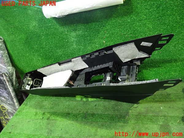 1UPJ-9229627540]BMW 218d グランツアラー(2E20 F46)センターコンソール 中古_4