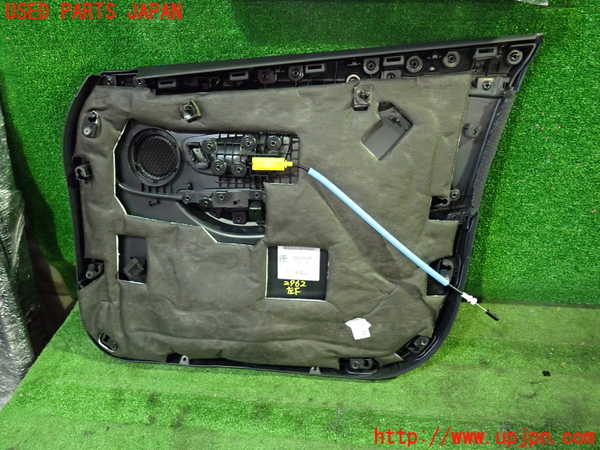 1UPJ-9229621264]BMW 218d グランツアラー(2E20 F46)左前ドア内張り 中古_4