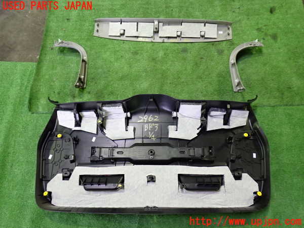 1UPJ-9229621578]BMW 218d グランツアラー(2E20 F46)バックドア内張り 中古_4