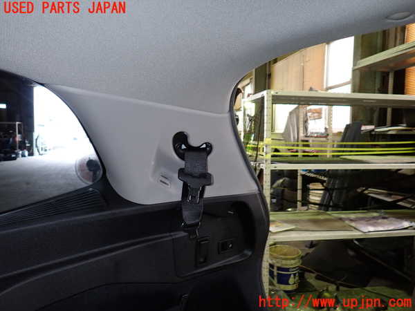 1UPJ-9229627675]BMW 218d グランツアラー(2E20 F46)右リアピラートリム 中古_3