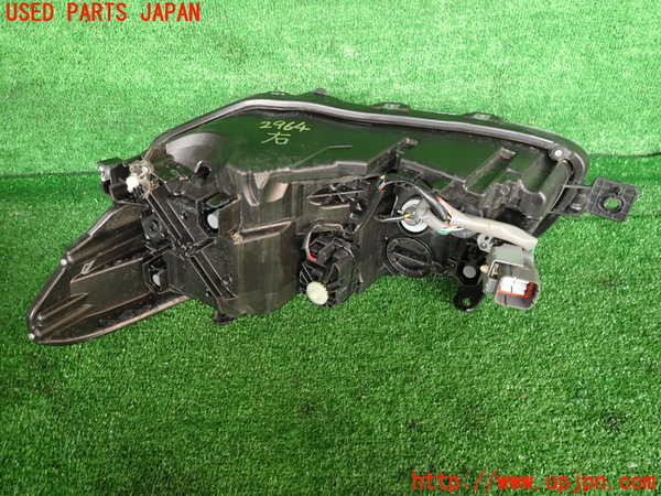 2UPJ-9229641130]レヴォーグ(VM4)右ヘッドライト LED 中古_2