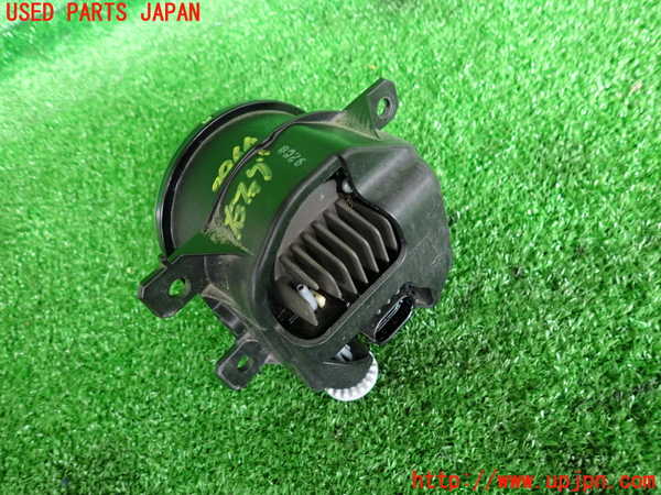 2UPJ-9229641180]レヴォーグ(VM4)右フォグ 中古_2