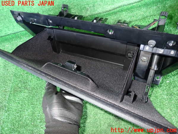 2UPJ-9229657516]BMW 335i クーペ(KG35)(E92)グローブボックス1 中古_3