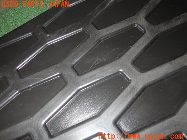 3UPJ=9229680634]ジャガー XE(JA2GA)純正 ラゲッジトレイ マット ハードタイプ 中古_3