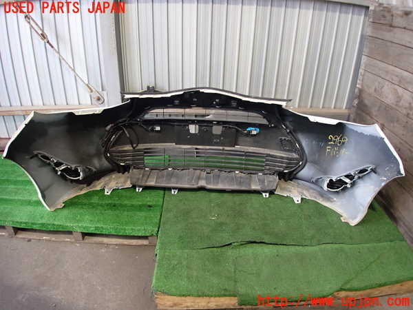 2UPJ-9229691010]アクア(AQUA)(NHP10)フロントバンパー 中古_5