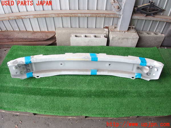 2UPJ-9229691014]アクア(AQUA)(NHP10)フロントバンパーホースメント 中古_2