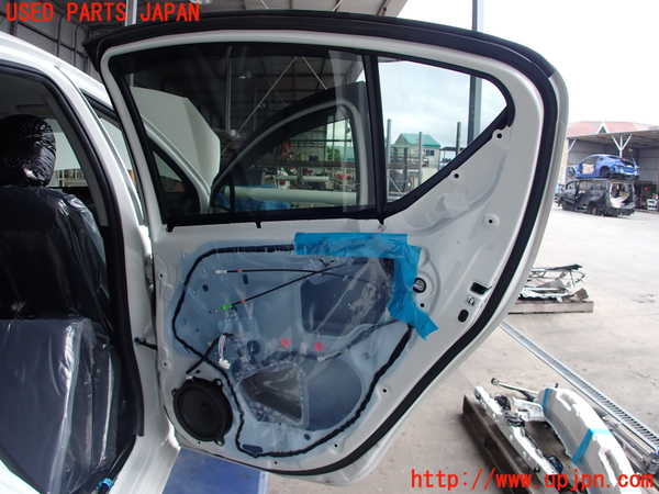 2UPJ-9229691290]アクア(AQUA)(NHP10)右後ドア ジャンク品 (43R-005844 M31Q8) 中古_5