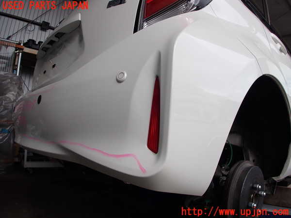 2UPJ-9229691610]アクア(AQUA)(NHP10)リアバンパー 中古_4