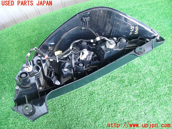 2UPJ-9229691530]アクア(AQUA)(NHP10)右テールランプ 中古_3