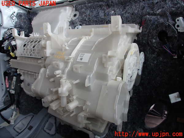 2UPJ-9229696081]アクア(AQUA)(NHP10)エバポレーター1 中古_2