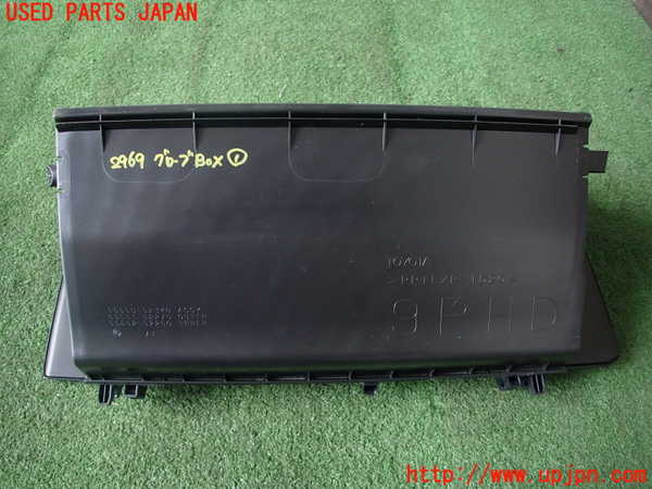 2UPJ-9229697516]アクア(AQUA)(NHP10)グローブボックス1 中古_3
