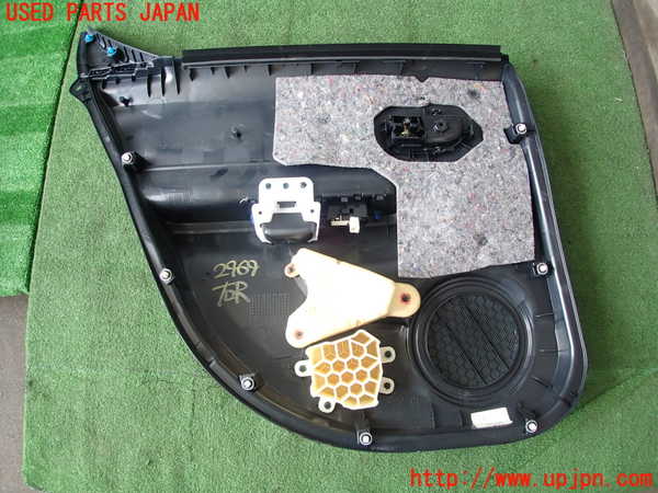 2UPJ-9229691294]アクア(AQUA)(NHP10)右後ドア内張り 中古_4