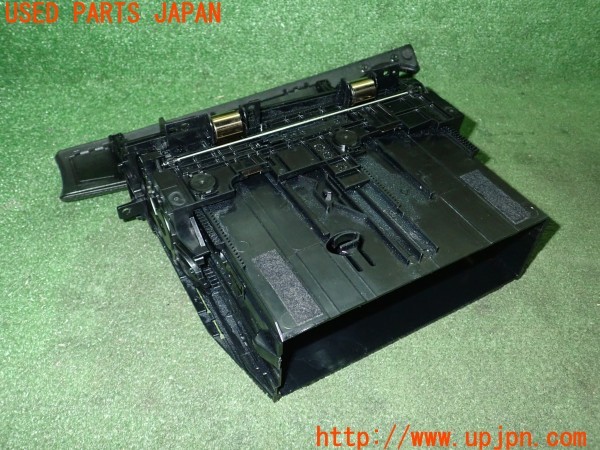 3UPJ=9229700001]BMW ミニ(MINI)クーパーS クラブマン(ZG16 R55)MINI R56 純正 9211246 ナビ取付キット パネル ステー付き  中古_3