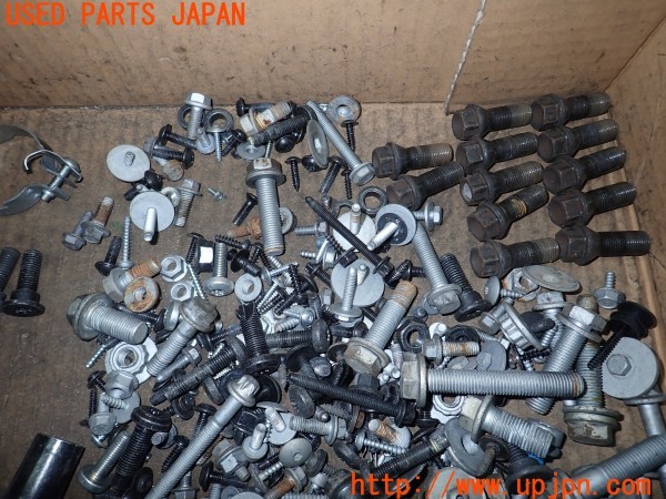 3UPJ=9229730720]BMW ミニ(MINI)クーパーS クロスオーバー(ZC16A R60)ネジ・ナット・ステー類 セット ジャンク_4