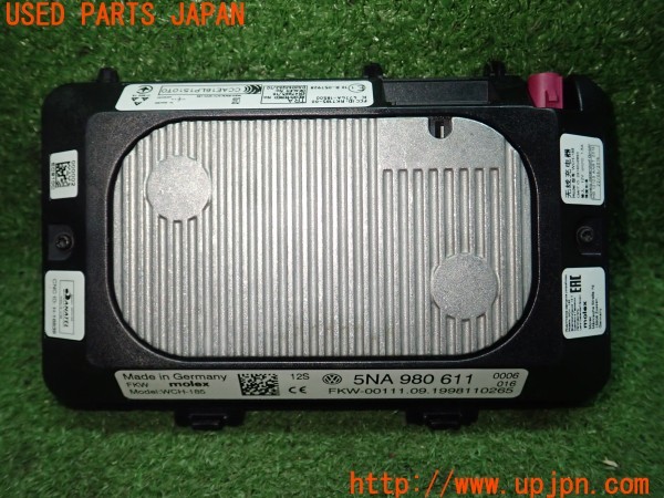 3UPJ=9229750580]VW T-Cross TSI 1st(C1DKR)純正 5NA 980 611 ワイヤレス充電器 中古_3