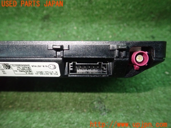 3UPJ=9229750580]VW T-Cross TSI 1st(C1DKR)純正 5NA 980 611 ワイヤレス充電器 中古_4