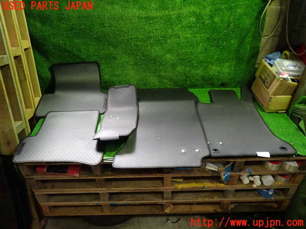 1UPJ-9229767800]ベンツ C180 ステーションワゴン S204(204249)フロアマット 中古_5