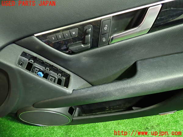 1UPJ-9229761234]ベンツ C180 ステーションワゴン S204(204249)右前ドア内張り 中古_2
