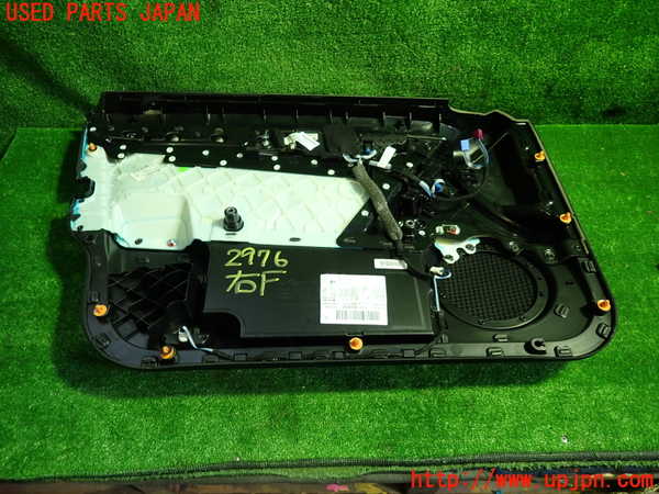 1UPJ-9229761234]ベンツ C180 ステーションワゴン S204(204249)右前ドア内張り 中古_3