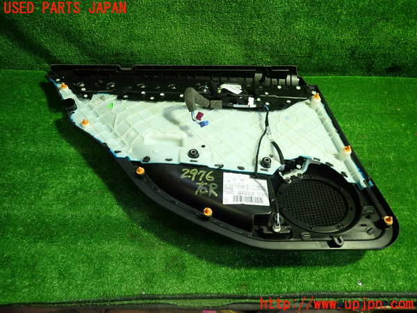 1UPJ-9229761294]ベンツ C180 ステーションワゴン S204(204249)右後ドア内張り 中古_3