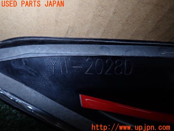 3UPJ=9229790013]86(BRZ)(ZN6 A型)社外 右フロントフェンダーエアロフィン カーボン調 中古_5