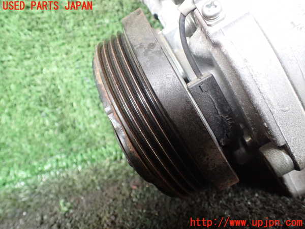 1UPJ-9229806025]ジムニー(JB23W)エアコンコンプレッサー 中古_3