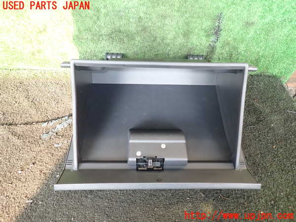 1UPJ-9229807516]ジムニー(JB23W)グローブボックス1 中古_3