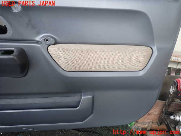 1UPJ-9229801234]ジムニー(JB23W)右ドア内張り 中古_3