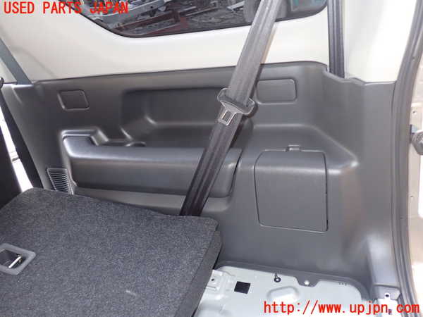 1UPJ-9229807675]ジムニー(JB23W)右リアピラートリム 中古_3