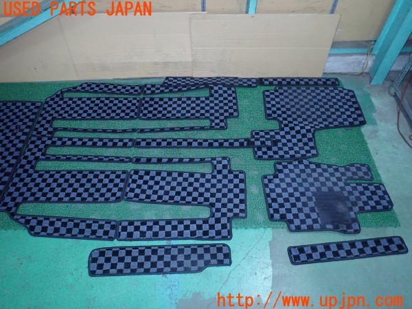 3UPJ=9229820629]セレナ(GFC27)社外 フロアマット ラゲッジマット付き 中古_3