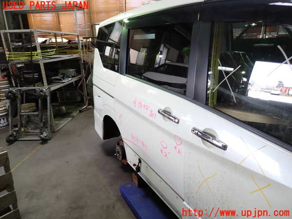 1UPJ-9229821290]セレナ(GFC27)右後ドア AGC M2L3 中古_2