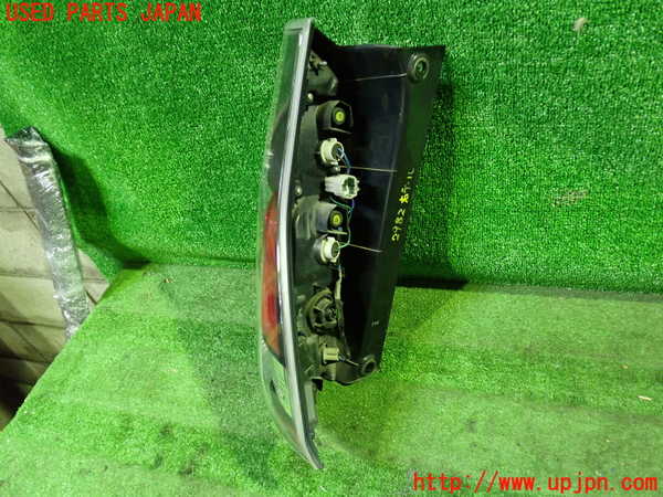 1UPJ-9229821530]セレナ(GFC27)右テールランプ 中古_2