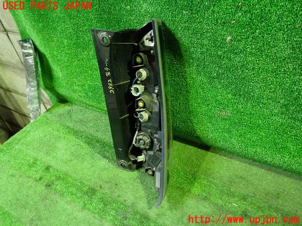 1UPJ-9229821536]セレナ(GFC27)左テールランプ 中古_2
