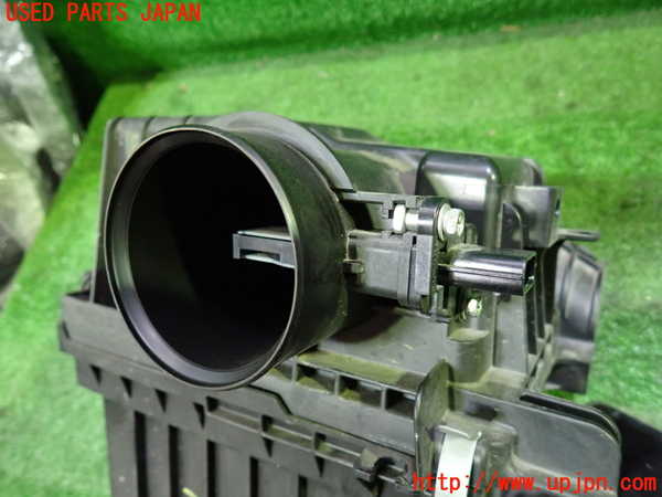 1UPJ-9229822560]セレナ(GFC27)エアクリーナーボックス 中古_3