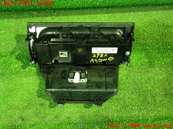 1UPJ-9229826066]セレナ(GFC27)エアコンスイッチ1 中古_2