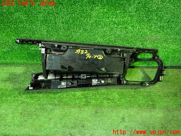 1UPJ-9229827517]セレナ(GFC27)グローブボックス2 中古_3