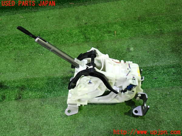 1UPJ-9229827555]セレナ(GFC27)ATシフトレバー 中古_3